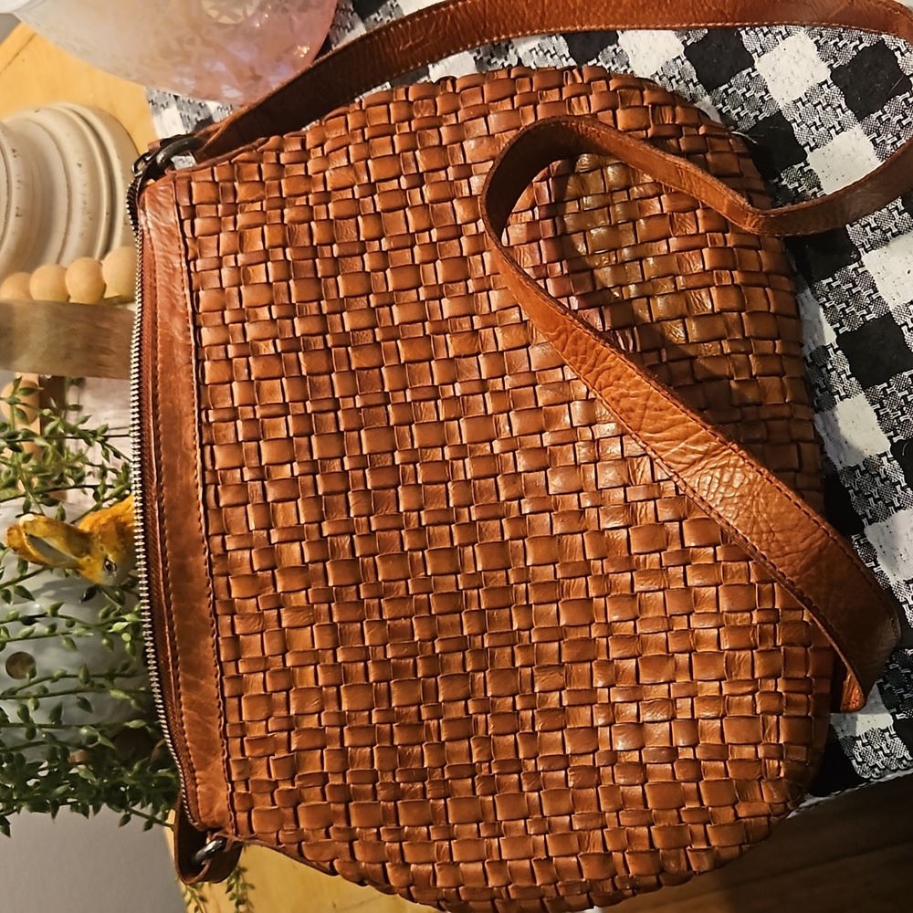 Vilenca leather  crossbody